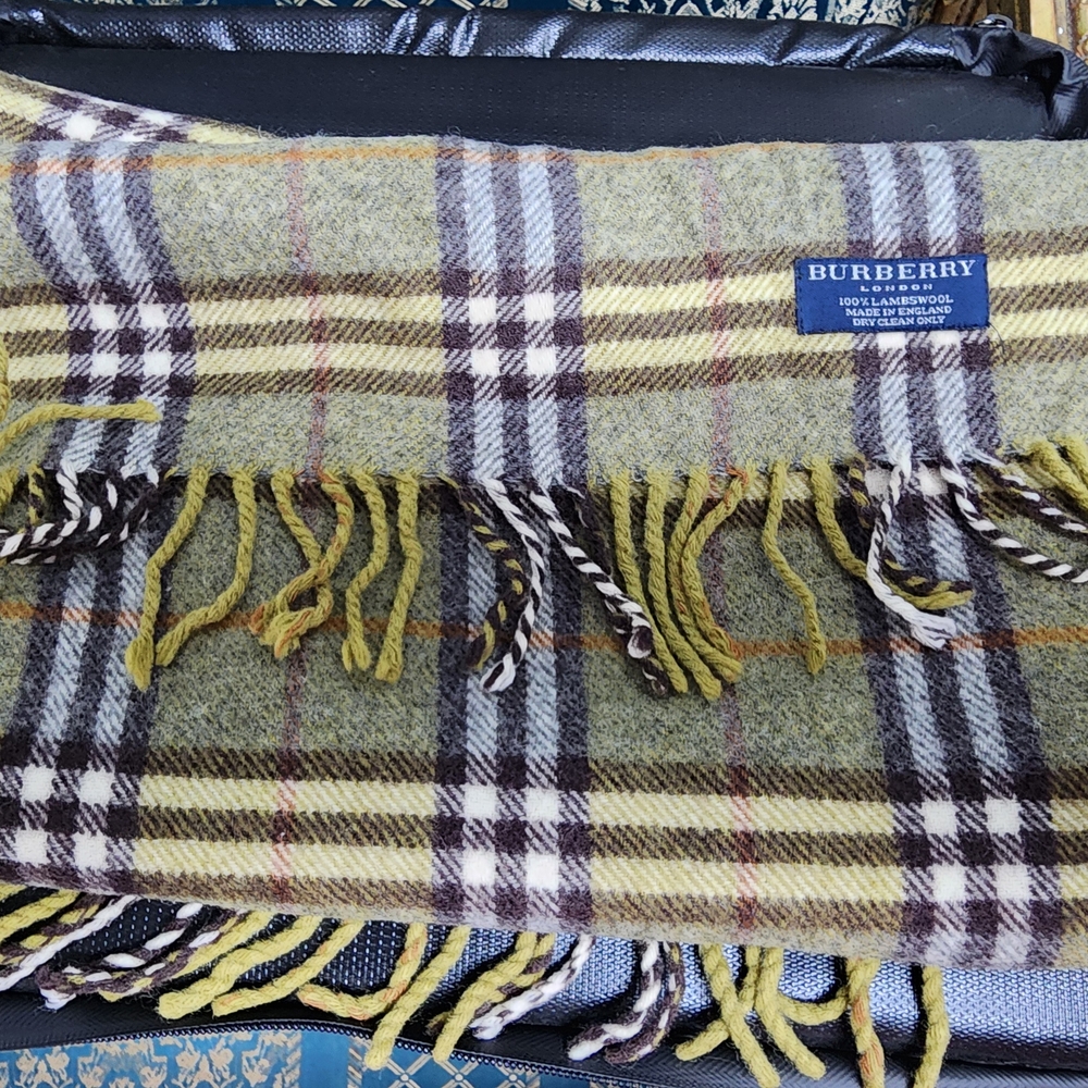 Burberry Nova Check Cashmere Scarf Khaki Unisex Made in England P1
